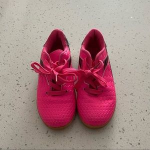 Girls pink size 11 indoor soccer shoe